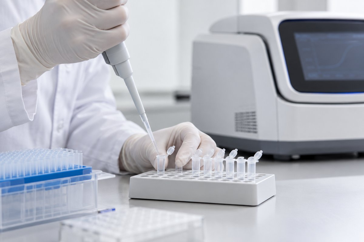 Illustration der Aufbereitung einer Probe für die PCR-Analyse im Labor
